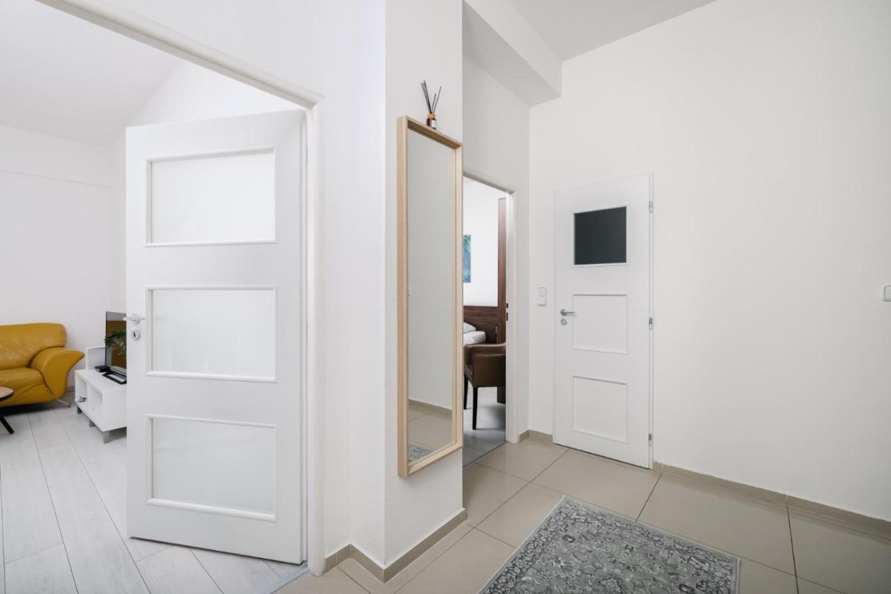 Self Check-In Apartments By Amber Братислава Екстер'єр фото